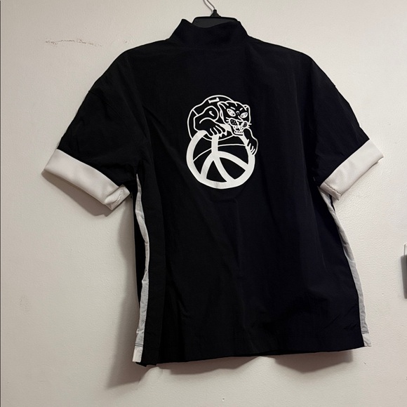 Nike Men's Black and White Casual Shirt - Picture 5 of 5